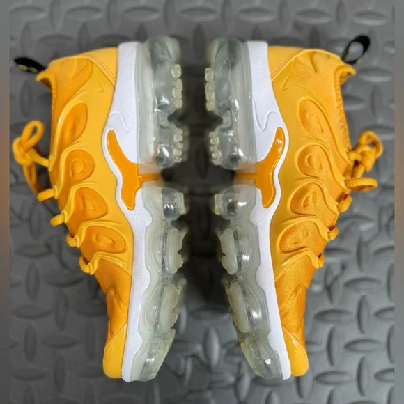 Nike Women’s Vibrant Yellow Air Vapormax Pro Shoes - Picture 4 of 10